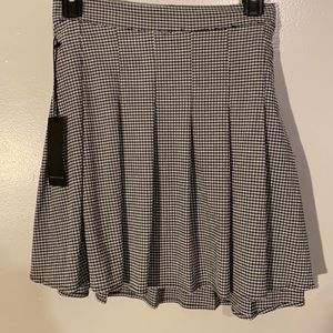 Forever 21 dark navy blue plaid skirt
